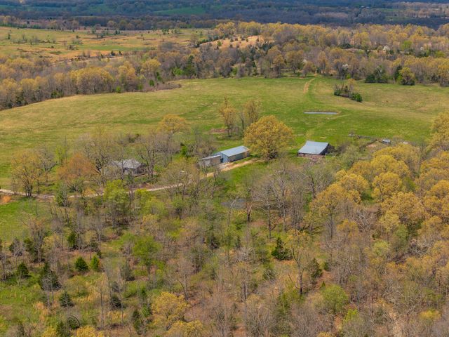 2722 Co Rd 347, Koshkonong, MO 65692