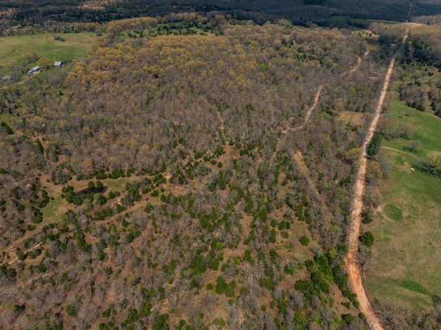 2722 Co Rd 347, Koshkonong, MO 65692