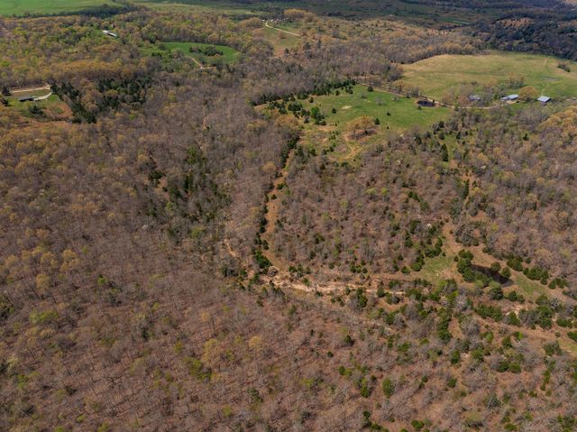 2722 Co Rd 347, Koshkonong, MO 65692