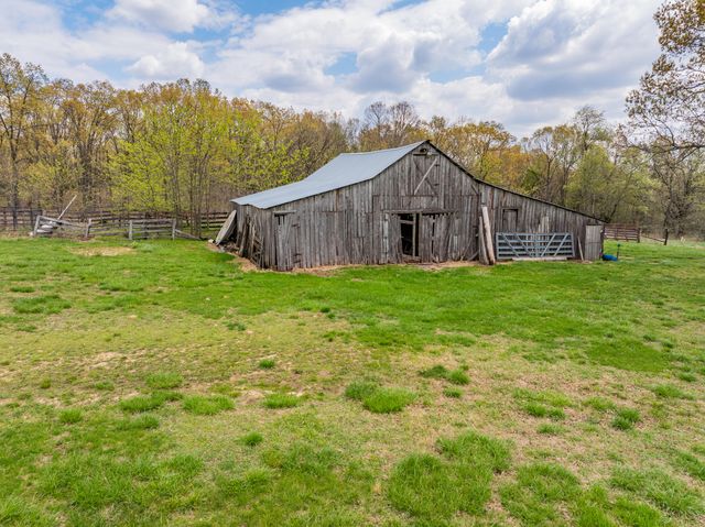 2722 Co Rd 347, Koshkonong, MO 65692