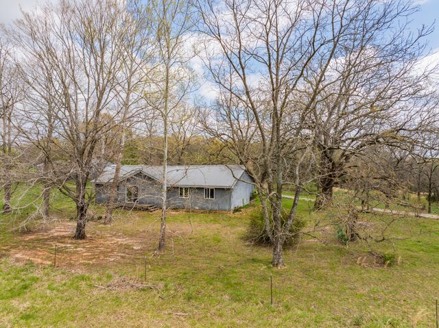 2722 Co Rd 347, Koshkonong, MO 65692