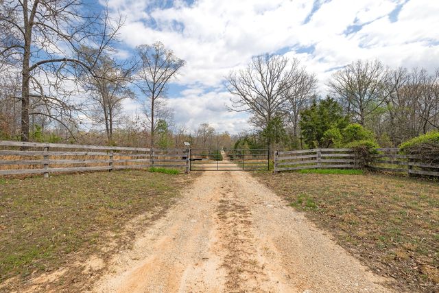 2722 Co Rd 347, Koshkonong, MO 65692