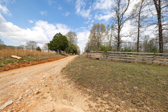 2722 Co Rd 347, Koshkonong, MO 65692