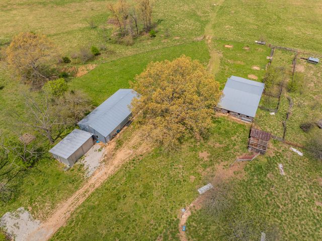 2722 Co Rd 347, Koshkonong, MO 65692