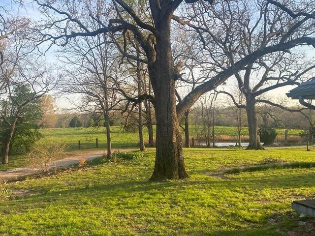 2722 Co Rd 347, Koshkonong, MO 65692