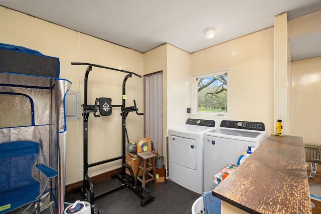 2722 Co Rd 347, Koshkonong, MO 65692