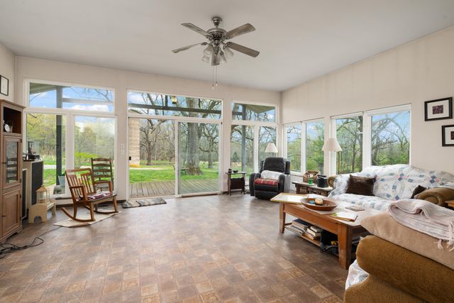 2722 Co Rd 347, Koshkonong, MO 65692