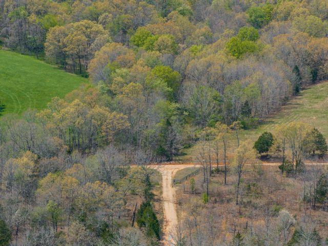 2722 Co Rd 347, Koshkonong, MO 65692