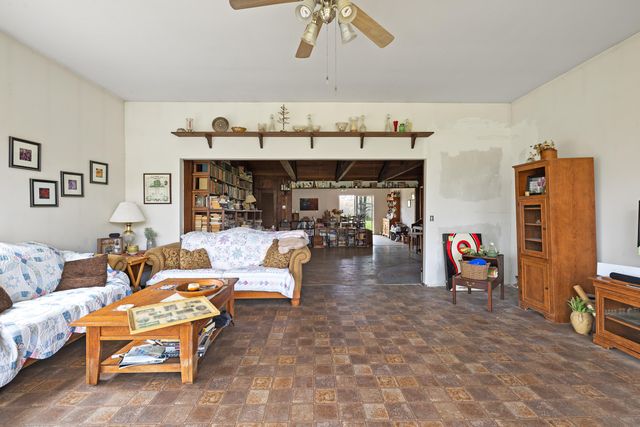 2722 Co Rd 347, Koshkonong, MO 65692