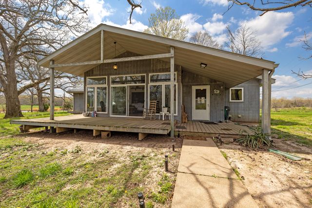 2722 Co Rd 347, Koshkonong, MO 65692