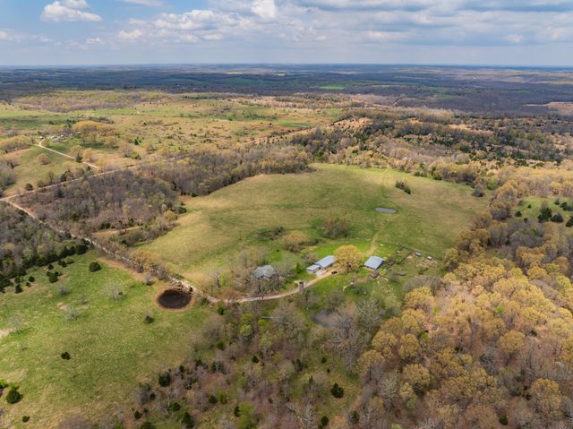 2722 Co Rd 347, Koshkonong, MO 65692