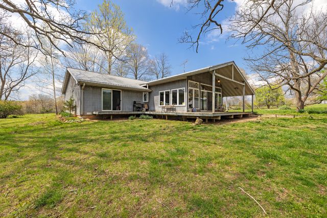 2722 Co Rd 347, Koshkonong, MO 65692