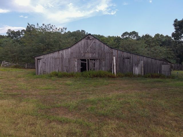 2722 Co Rd 347, Koshkonong, MO 65692