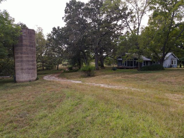 2722 Co Rd 347, Koshkonong, MO 65692