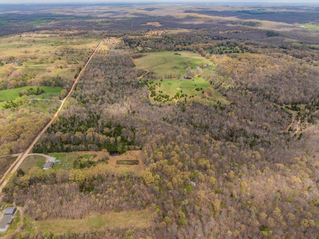 2722 Co Rd 347, Koshkonong, MO 65692