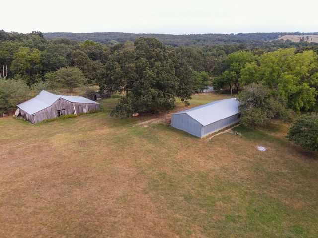 2722 Co Rd 347, Koshkonong, MO 65692