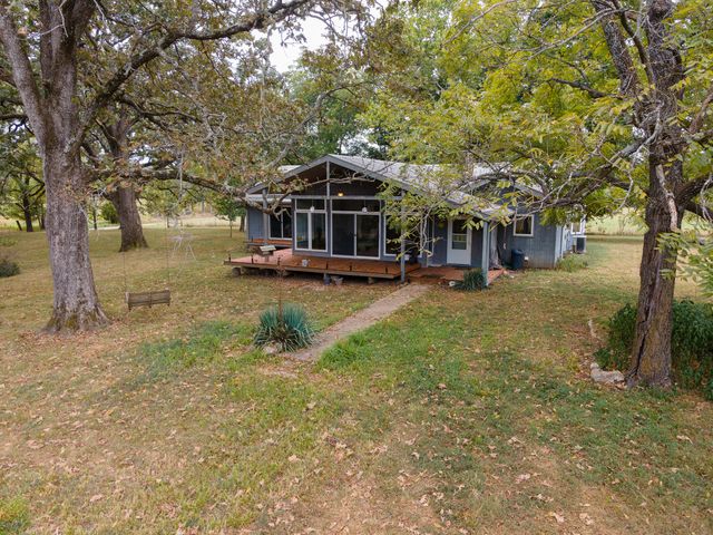 2722 Co Rd 347, Koshkonong, MO 65692