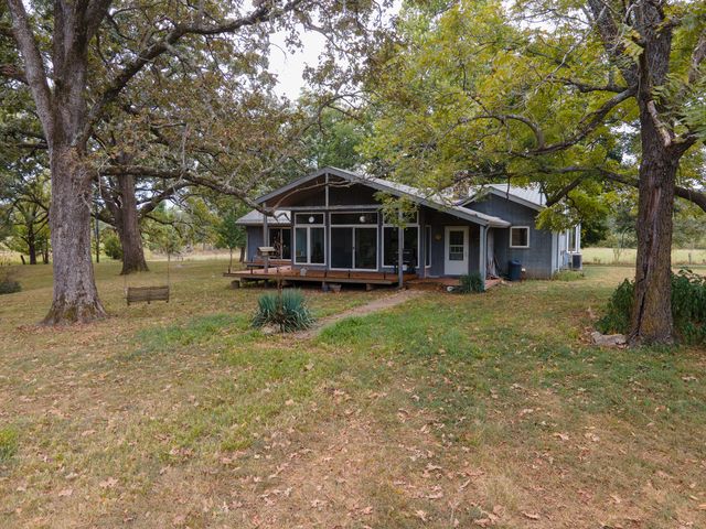 2722 Co Rd 347, Koshkonong, MO 65692