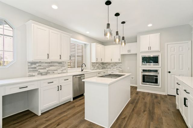 2811 Stonehurst Drive, Grapevine, TX 76051
