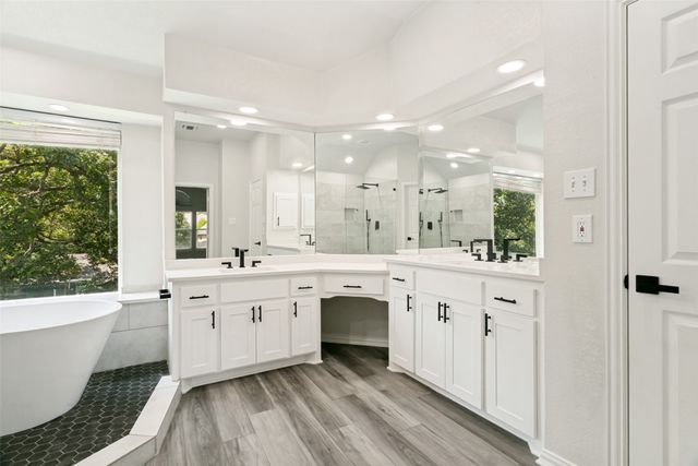 2811 Stonehurst Drive, Grapevine, TX 76051