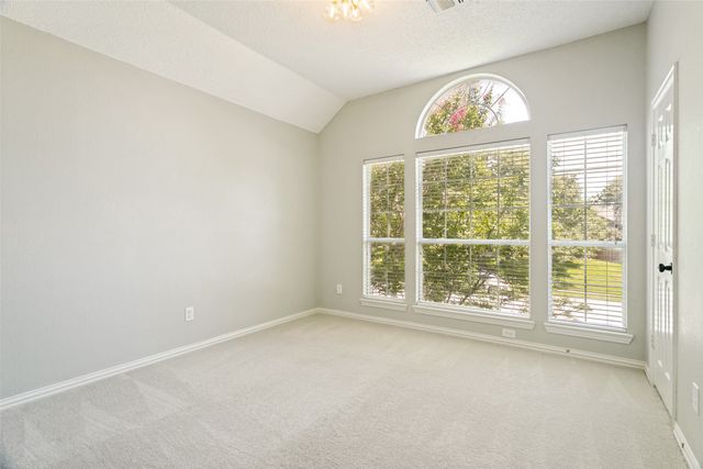 2811 Stonehurst Drive, Grapevine, TX 76051