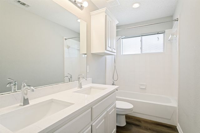 2811 Stonehurst Drive, Grapevine, TX 76051