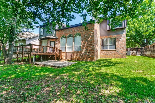 2811 Stonehurst Drive, Grapevine, TX 76051
