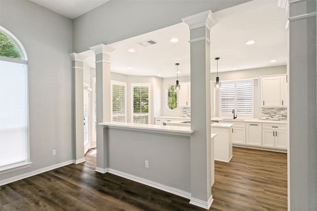 2811 Stonehurst Drive, Grapevine, TX 76051