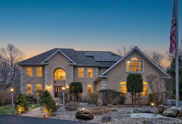 7 Farm Hollow Road, New Windsor, NY 12553