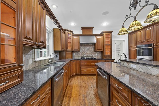 7 Farm Hollow Road, New Windsor, NY 12553