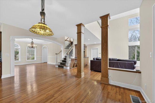 7 Farm Hollow Road, New Windsor, NY 12553