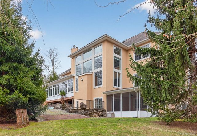 7 Farm Hollow Road, New Windsor, NY 12553