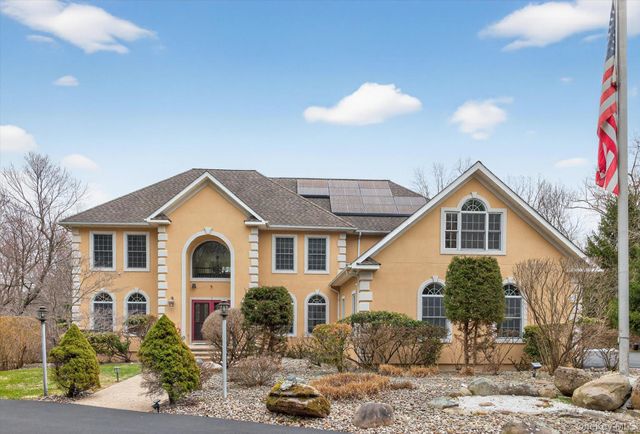 7 Farm Hollow Road, New Windsor, NY 12553