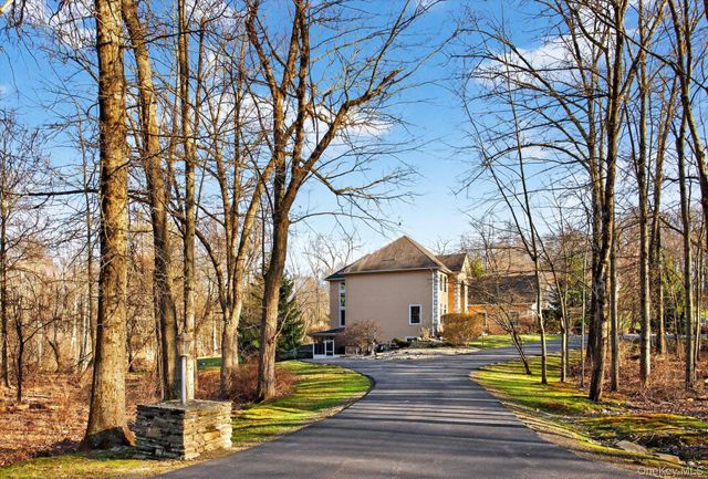 7 Farm Hollow Road, New Windsor, NY 12553