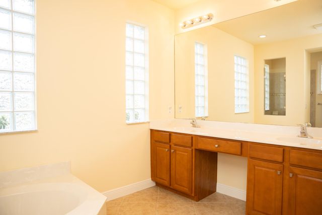 1080 Southlakes Way SW, Vero Beach, FL 32968