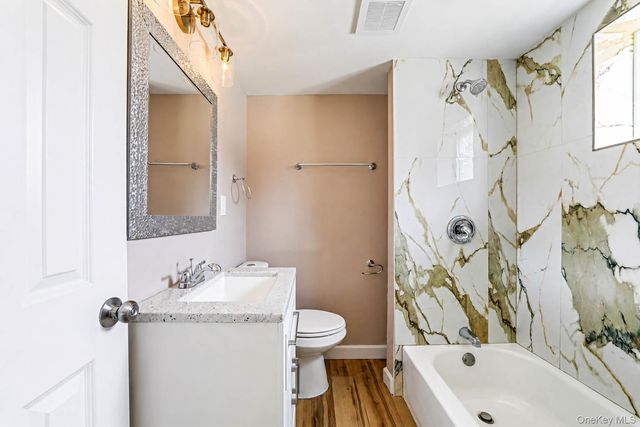 25 William Street, Central Islip, NY 11722