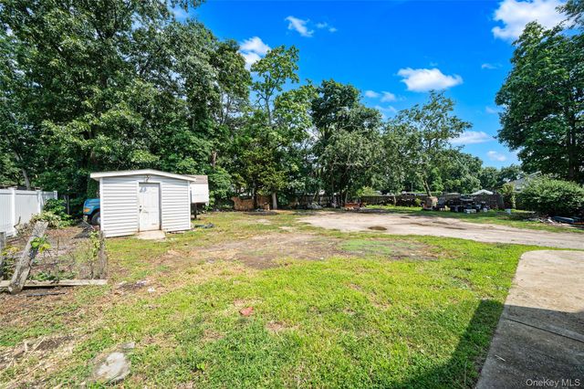 25 William Street, Central Islip, NY 11722