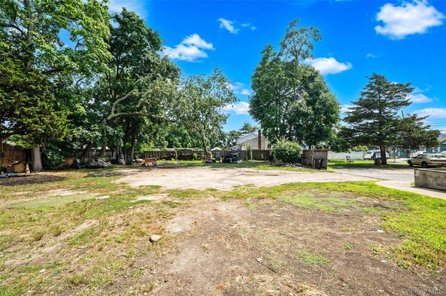 25 William Street, Central Islip, NY 11722