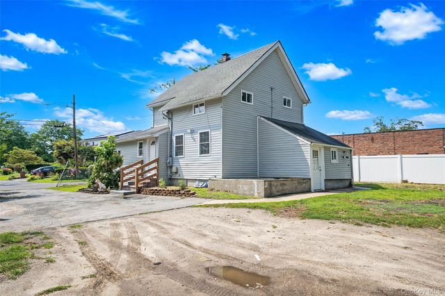 25 William Street, Central Islip, NY 11722