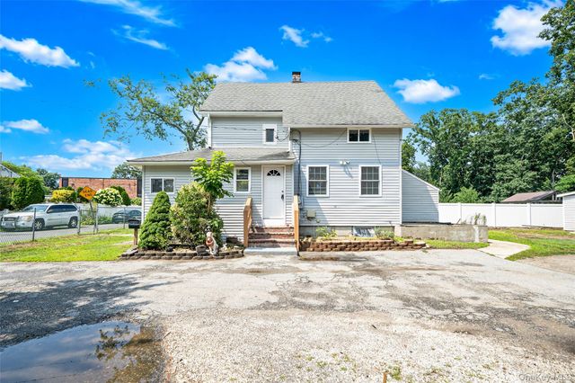25 William Street, Central Islip, NY 11722