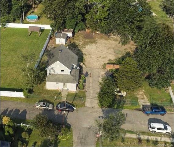 25 William Street, Central Islip, NY 11722
