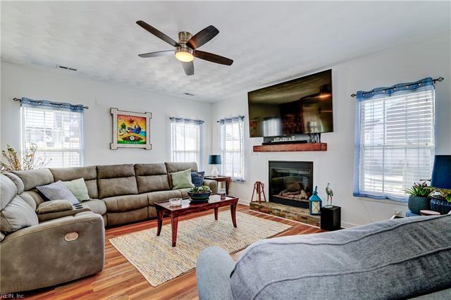 833 Cabrini PL, Virginia Beach, VA 23464