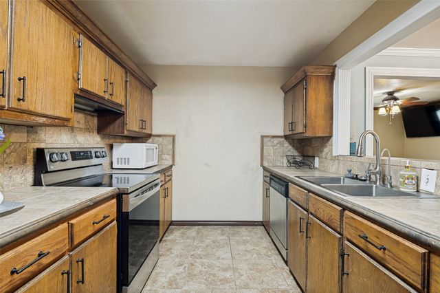 237 Southwood Drive, Lancaster, TX 75146