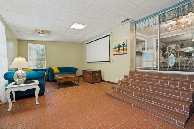 237 Southwood Drive, Lancaster, TX 75146
