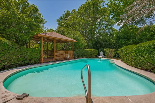 237 Southwood Drive, Lancaster, TX 75146