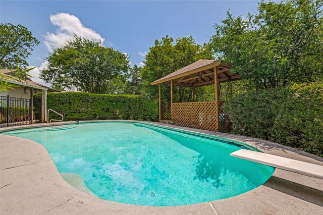 237 Southwood Drive, Lancaster, TX 75146