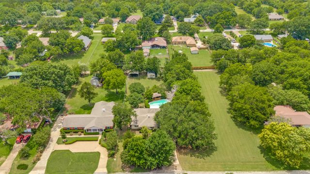 237 Southwood Drive, Lancaster, TX 75146