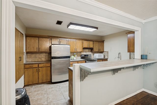 237 Southwood Drive, Lancaster, TX 75146
