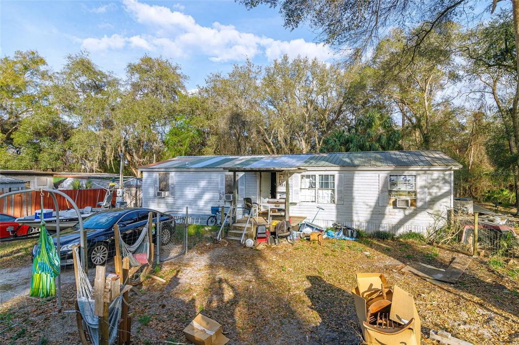 Image 2 of property listing at 521 SE 129TH TERRACE, Silver Springs, FL 34488