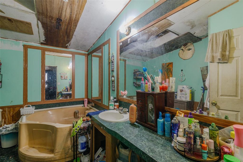 Image 32 of property listing at 521 SE 129TH TERRACE, Silver Springs, FL 34488